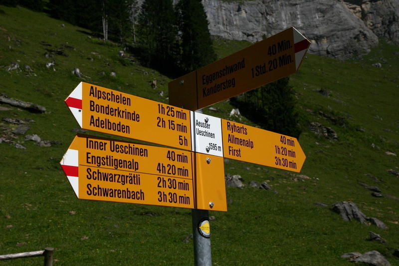 Signpost at Aeusser Ueschinen