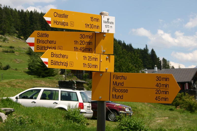 Signpost at Meinmatte (1570m). There are several ways from Kastler to Mund and the signs can be rather confusing.