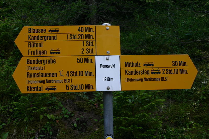 This is the Ronewald sign nearest to Kandersteg