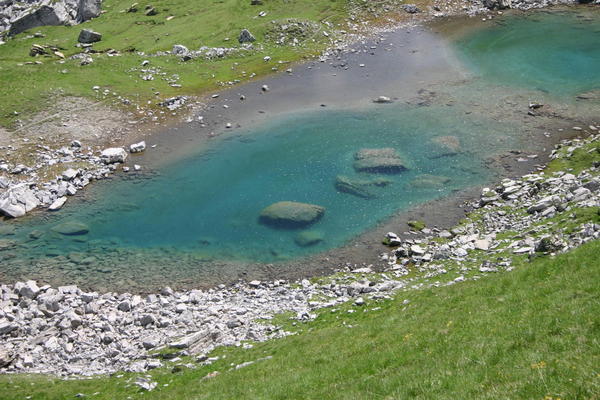 The small blue lake beneath Schwarzgrätli