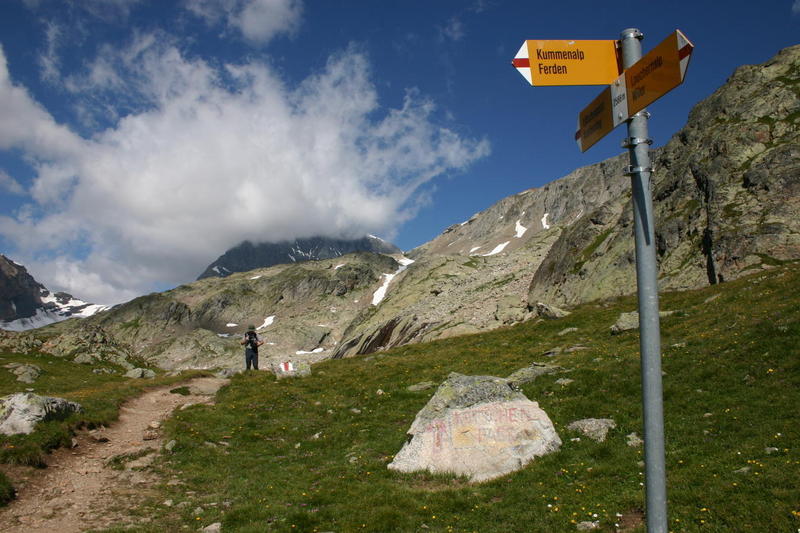 Signpost at 2560m en route to the Lötschenpasshütte