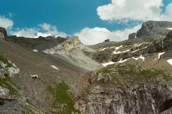 The view up to the Blümlisalphütte from near the moraine