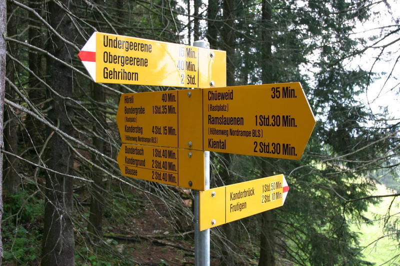Signpost at the crossroads at Unter Gehrenen