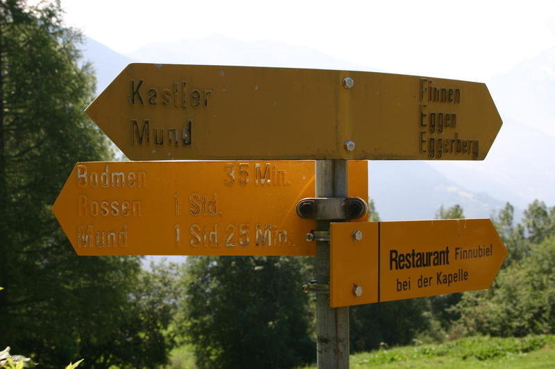 Signpost in Finnu heading east to Kastler and Mund