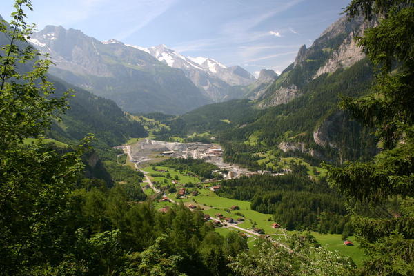The view up towards Kandersteg from the Nord Rampe Höhenweg