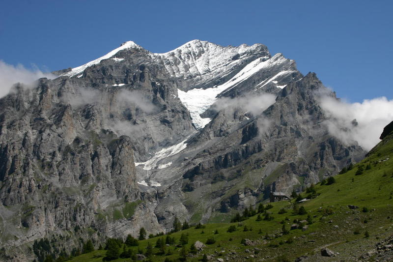 Approaching the Balmhornhütte