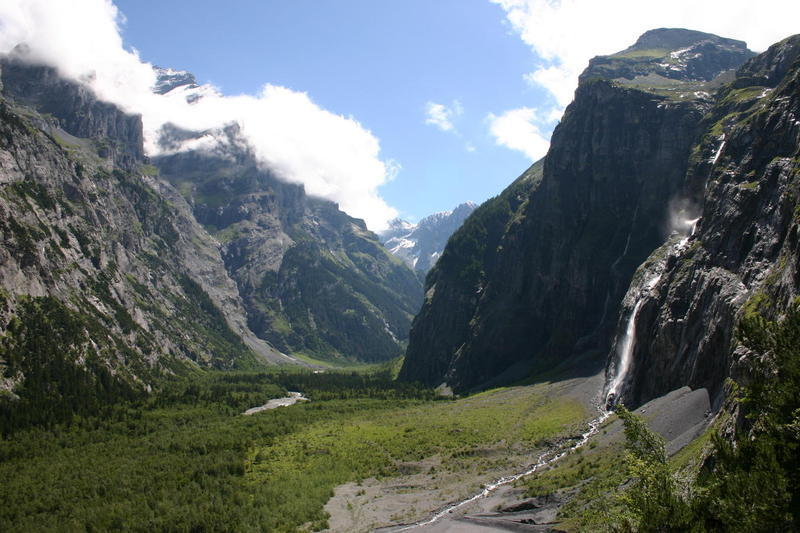 The view up the Gasterntal towards Selden from the Balmhornhütte path