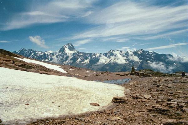 The view to the Bietschihorn range from the Lötschenpasshütte