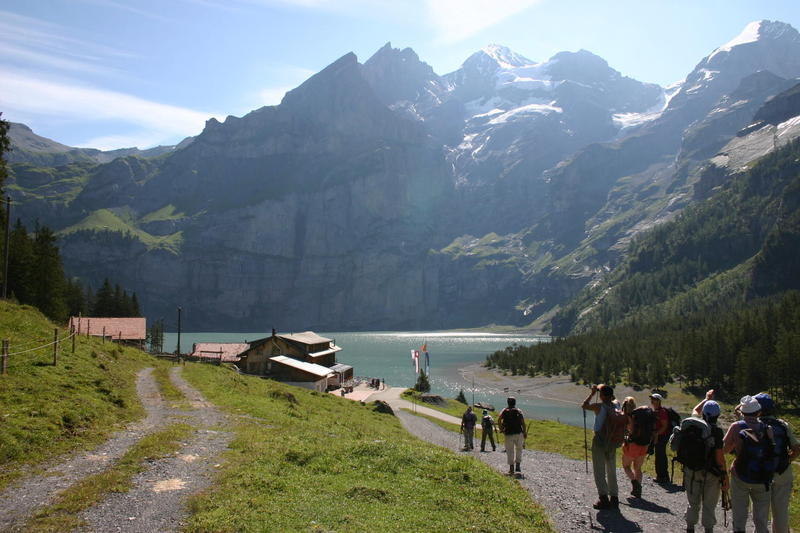 Approaching the Oeschinensee