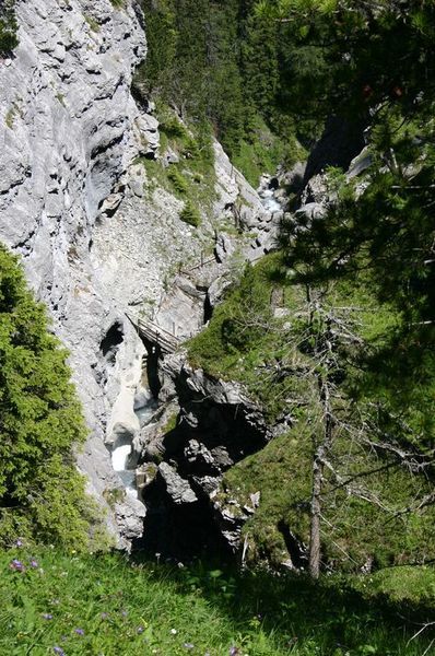 Looking down the Gurnigel path from Stierenbergli