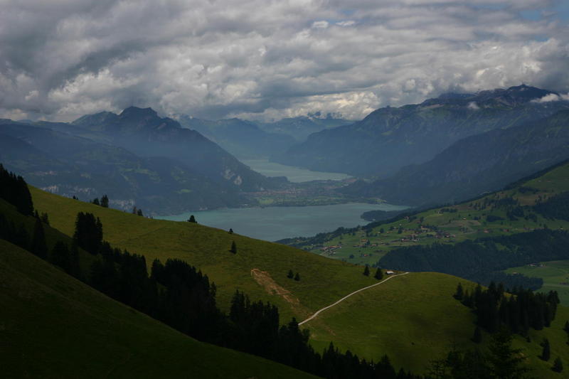 Between Unter Neisen and Ober Neisen you start to get views of Interlaken between Thunersee and Brienzersee