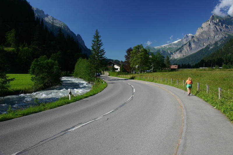 The road from Eggenschwand to Kandersteg village