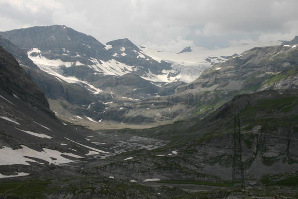 The view from Gemmipass towards the Lämmernhütte