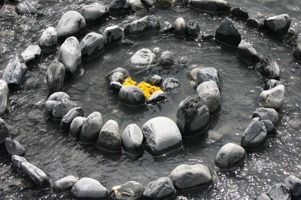 Building stone sculptures in the stream at Gurnigel